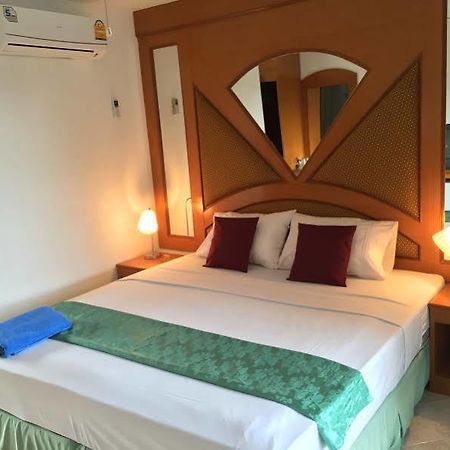 Waree'S Guesthouse Phuket Exterior photo