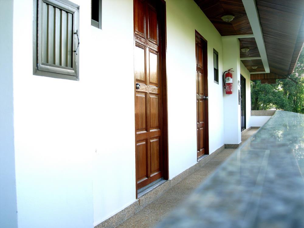 Waree'S Guesthouse Phuket Exterior photo